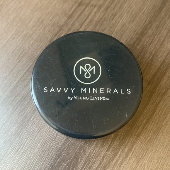 Young Living Veil Savvy Minerals Powder - Diamond Dust (Retired) - Picture 3 of 5
